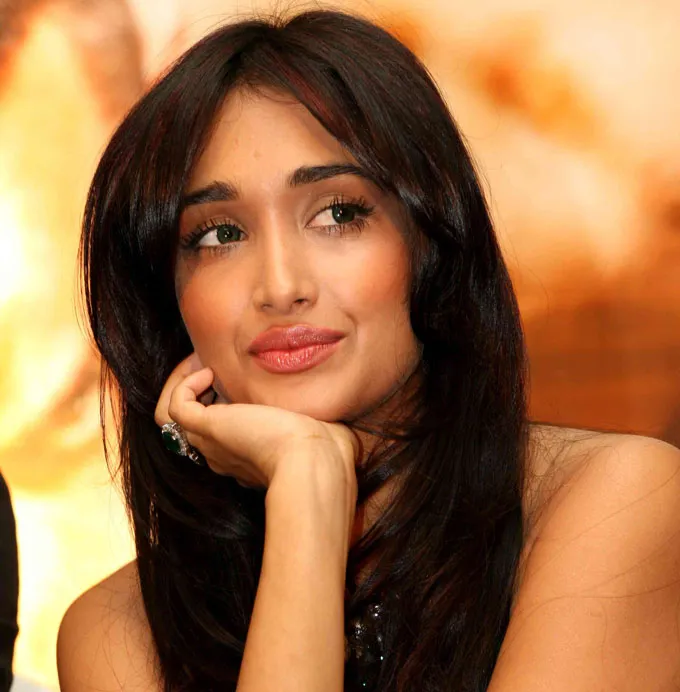 Kasus Jiah Khan digelar ulang dengan penyidik khusus. @oneindia.in