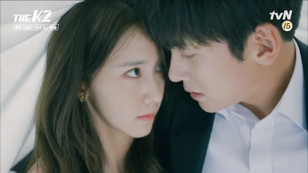 Adegan ciuman Yoona dan Ji Chang Wook yang sempat membuat dua bintang utama The K2 ini terkejut karena skenarionya. ©tvN
