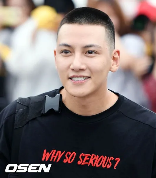 Ji Chang Wook saat berangkat wajib militer © OSEN