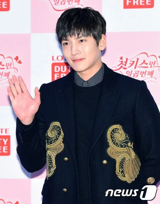 Semoga ya suatu saat nanti, Ji Chang Wook bisa memerankan karakter yang naik mobil sport :) © News 1