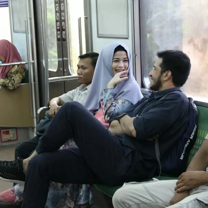 Jihan Fahira & Primus Yustisio asyik mengobrol (credit: instagram.com/truejf)