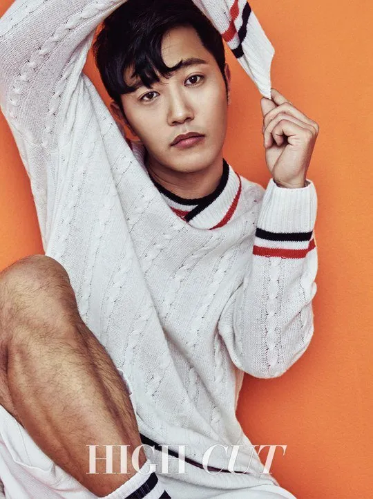 Jin Goo melakukan pemotretan untuk High Cut. ©allkpop.com