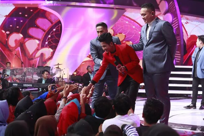 Senang Jadi Host