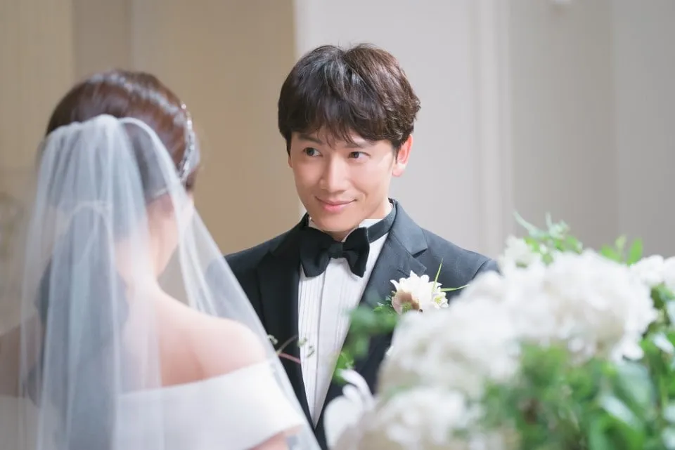 Syuting perdana, Ji Sung dan Han Ji Min harus rekaman adegan ciuman dan pernikahan. © tvN