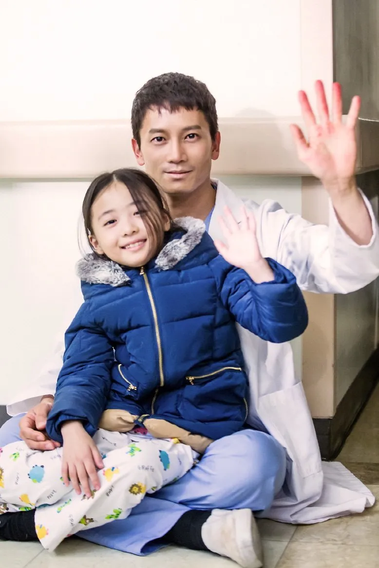 Ji Sung dan Shin Rin Ah saat syuting bersama. ©SBS