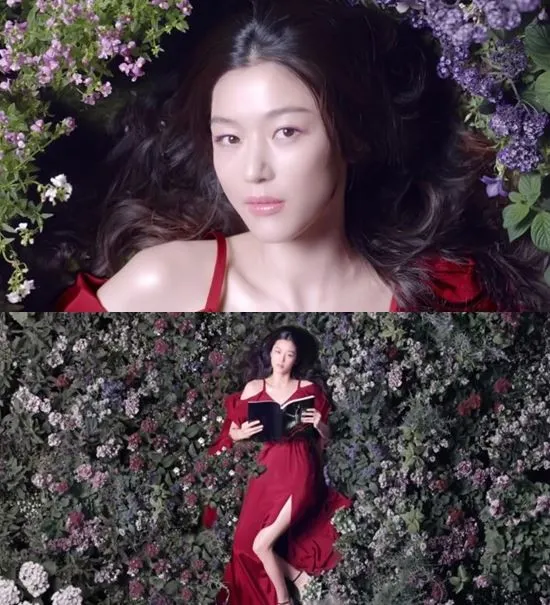 Jun Ji Hyun di CF terbaru © Shinsegae Duty Free