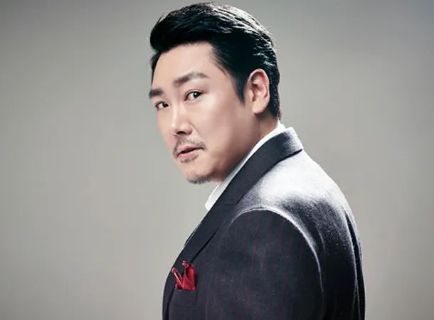 Jo Jin Woong juga makin dikenal berkat drama Signal © tvN