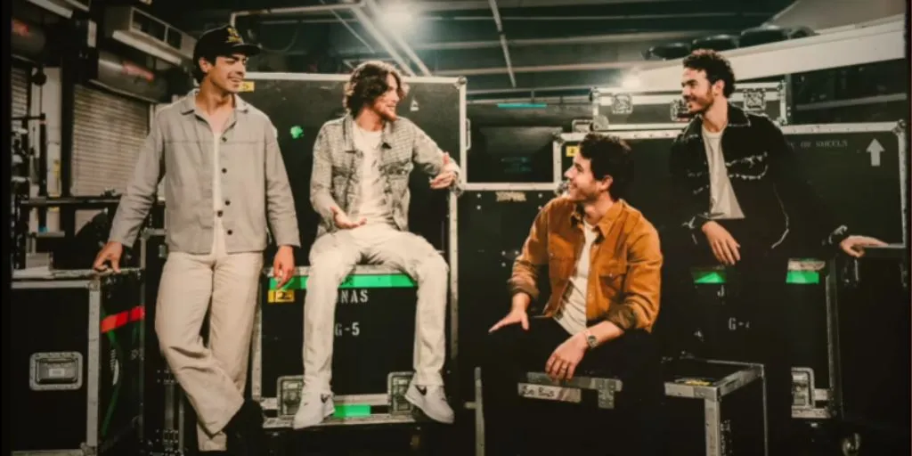 Jonas Brothers - Strong Enough