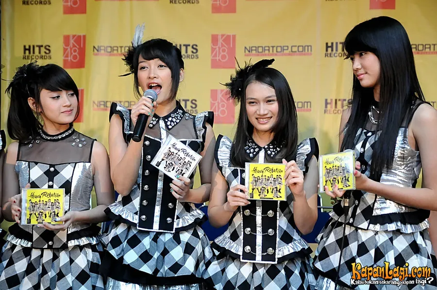JKT48 bakal menjadi salah satu pengisi acara Sketsa bersama artis-artis lainnya.