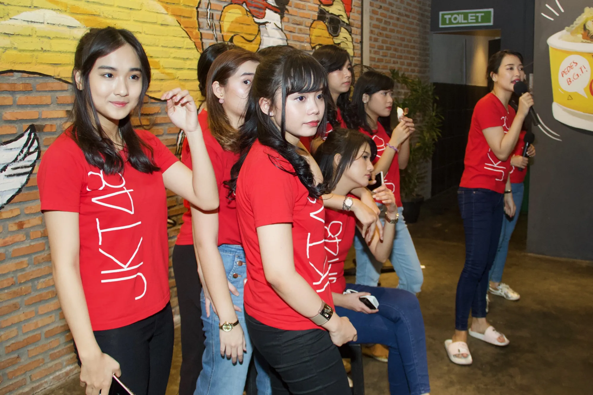 Momen buka bersama terakhir Kinal bersama fans / Credit: KapanLagi - Djoko Poerwanto