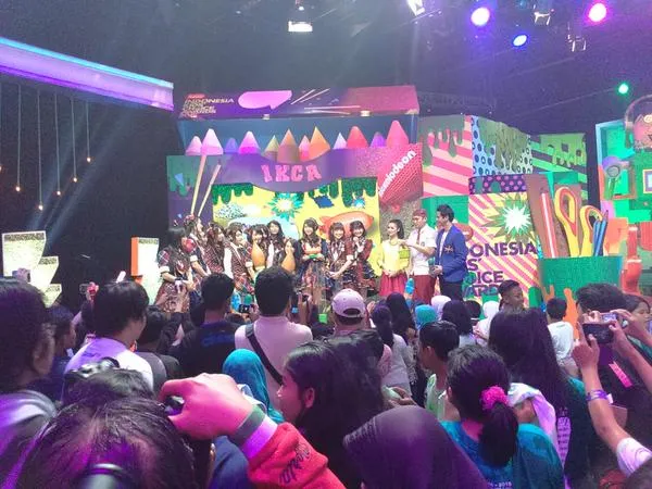 JKT48 ketika menang Favorite Group/Band/Duo © twitter/globaltvseru