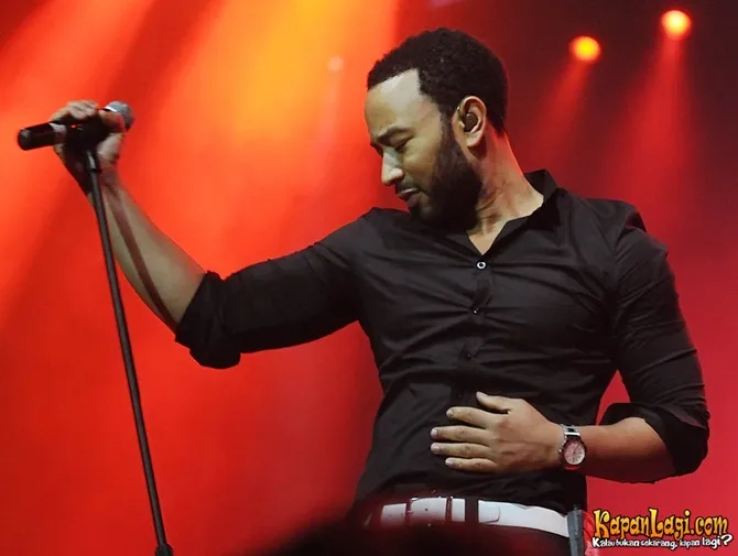 John Legend (credit : KapanLagi.com)