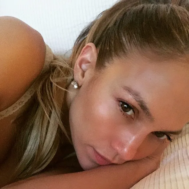 Selfie cantik, Jlo tampak 10 tahun lebih muda @ instagram.com/jlo