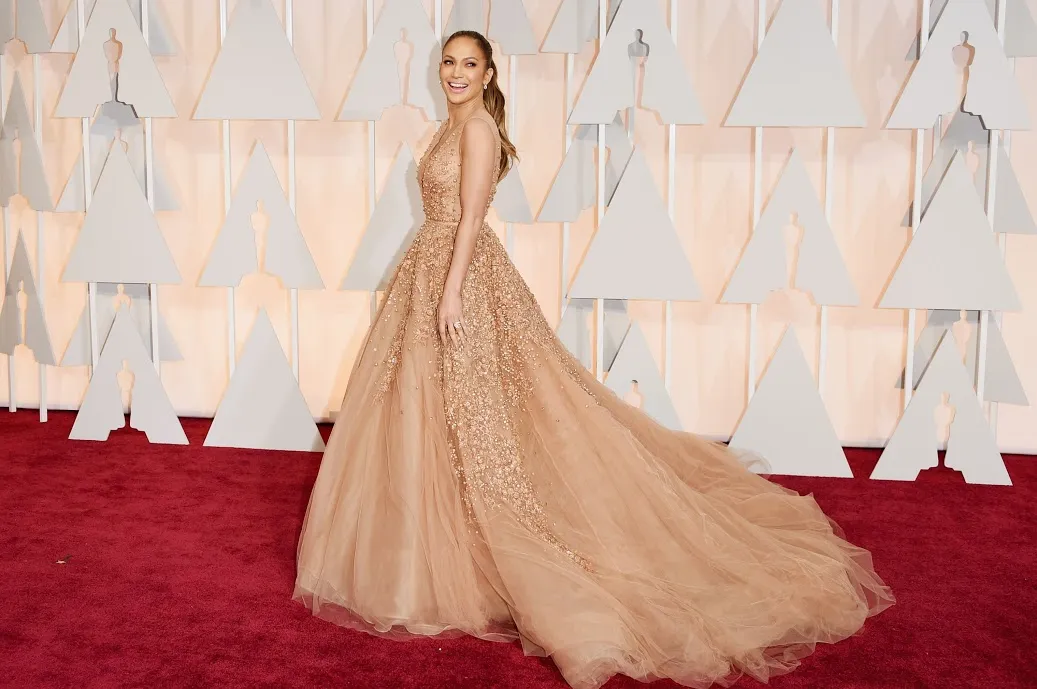 Jlo cantik bak seorang pengantin @ AFP