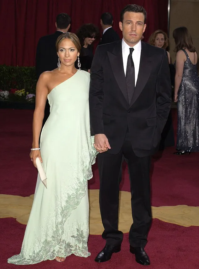 Jlo dan Ben ketika masih bersama @ dailymail.co.uk