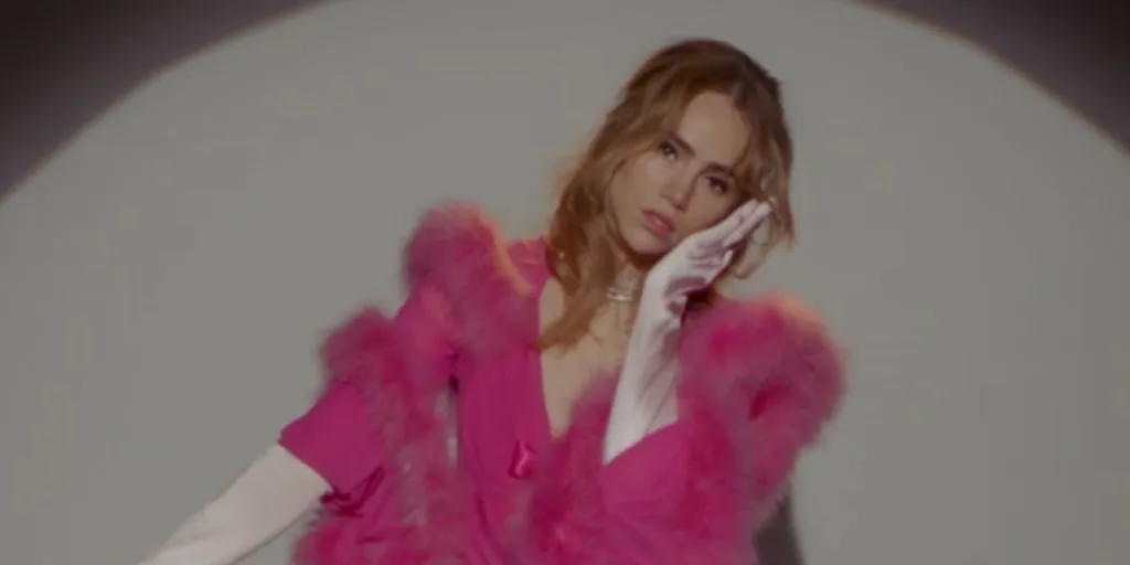Suki Waterhouse - Melrose Meltdown