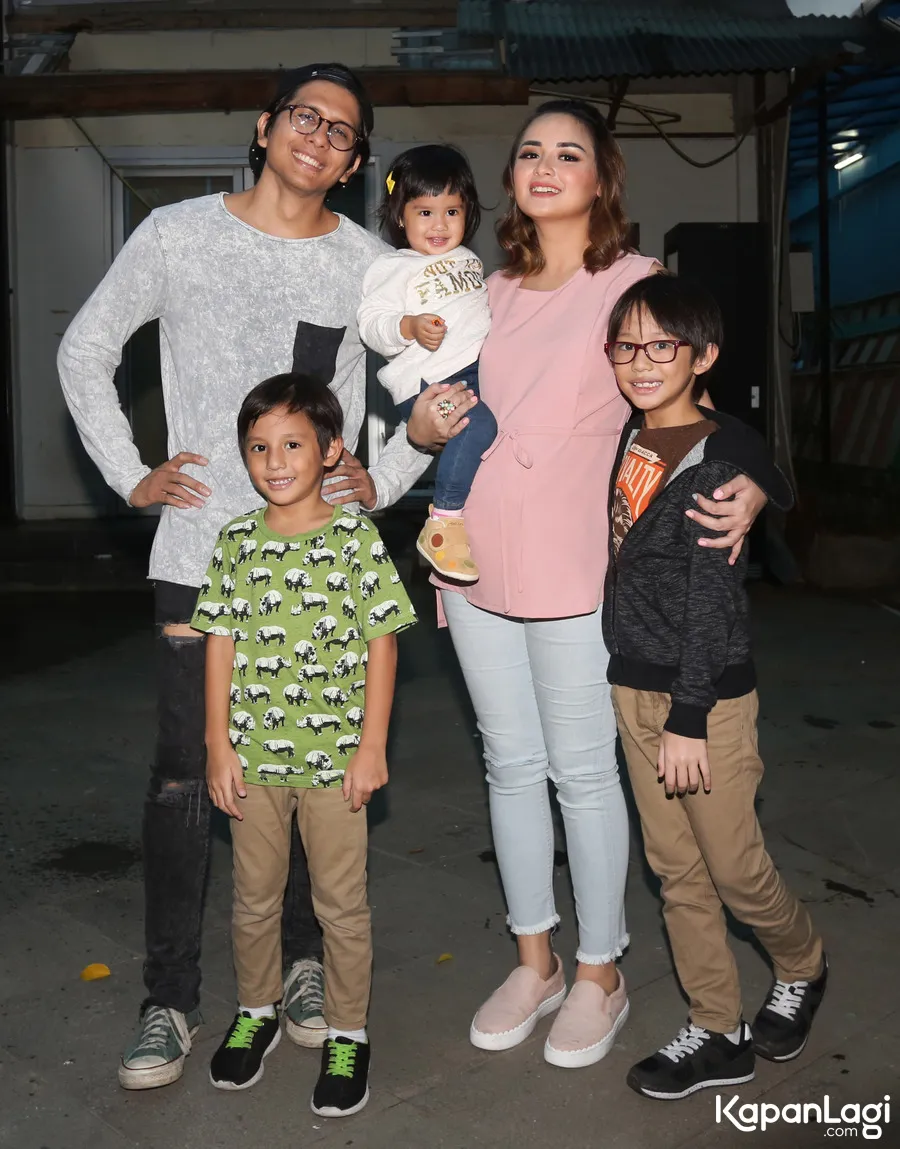 Joanna Alexandrabagi waktu dengan suami untuk urus anak © KapanLagi.com®/Budy Santoso