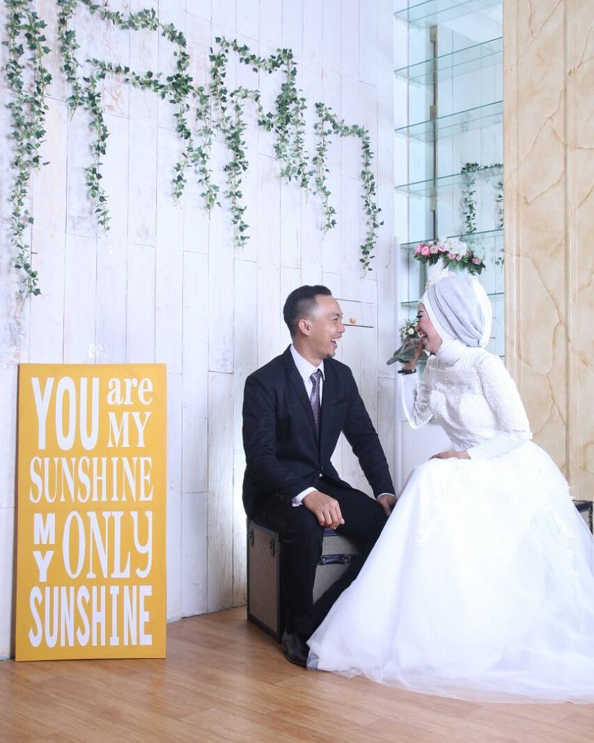 Setelah satu tahun dari peristiwa perkenalan, Hidayat dan Erika akan menikah pada September nanti © instagram.com/odoy_oxystudio