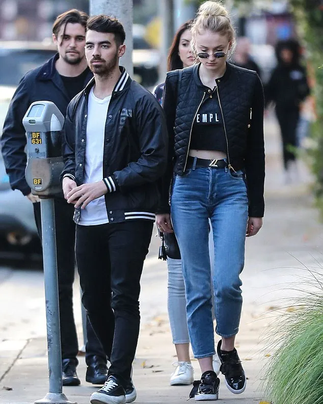 Joe Jonas dan Sophie Turner kencan lagi © Dailymail.co.uk