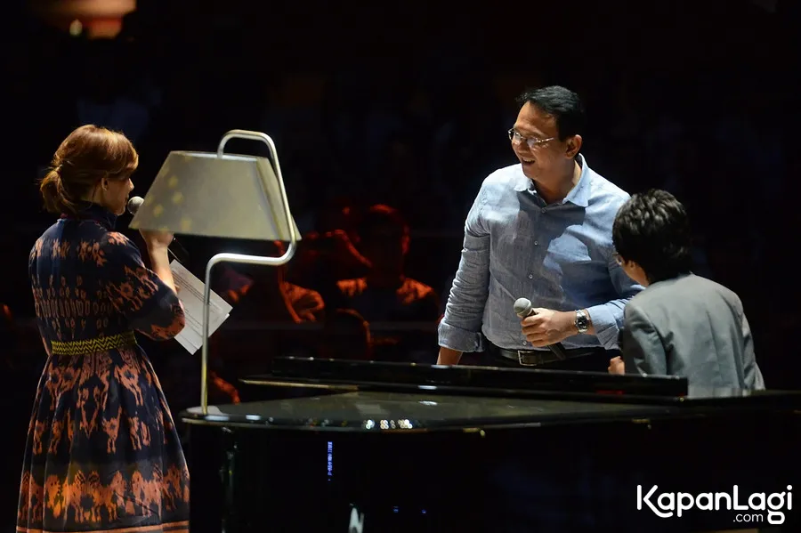 Ngefans, Ahok pun naik ke panggung menemui Joey © Bambang E Ros