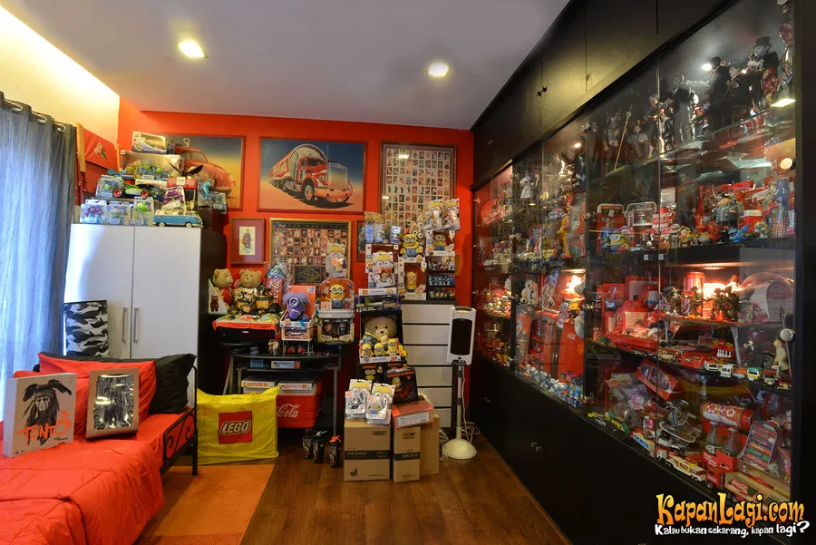 Johandi punya ruangan khusus untuk menyimpan koleksi action figure-nya. / KapanLagi.com®