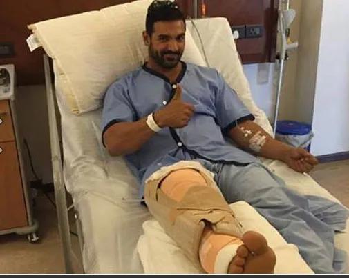 Begini kondisi terbaru John Abraham di rumah sakit pasca kecelakaan syuting © Timesofindia.com
