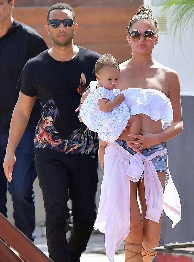 Rumah tangga mereka semakin bahagia sejak kehadiran Baby Luna © dailymail.co.uk