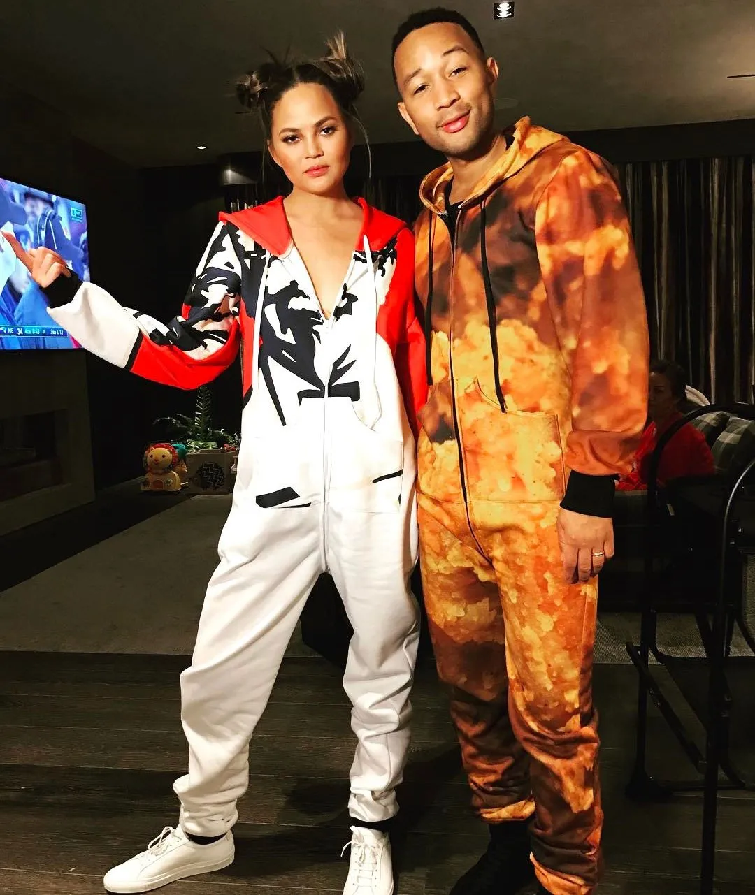 Saling support adalah kunci utama agar hubungan mereka tetap hangat © instagram.com/johnlegend