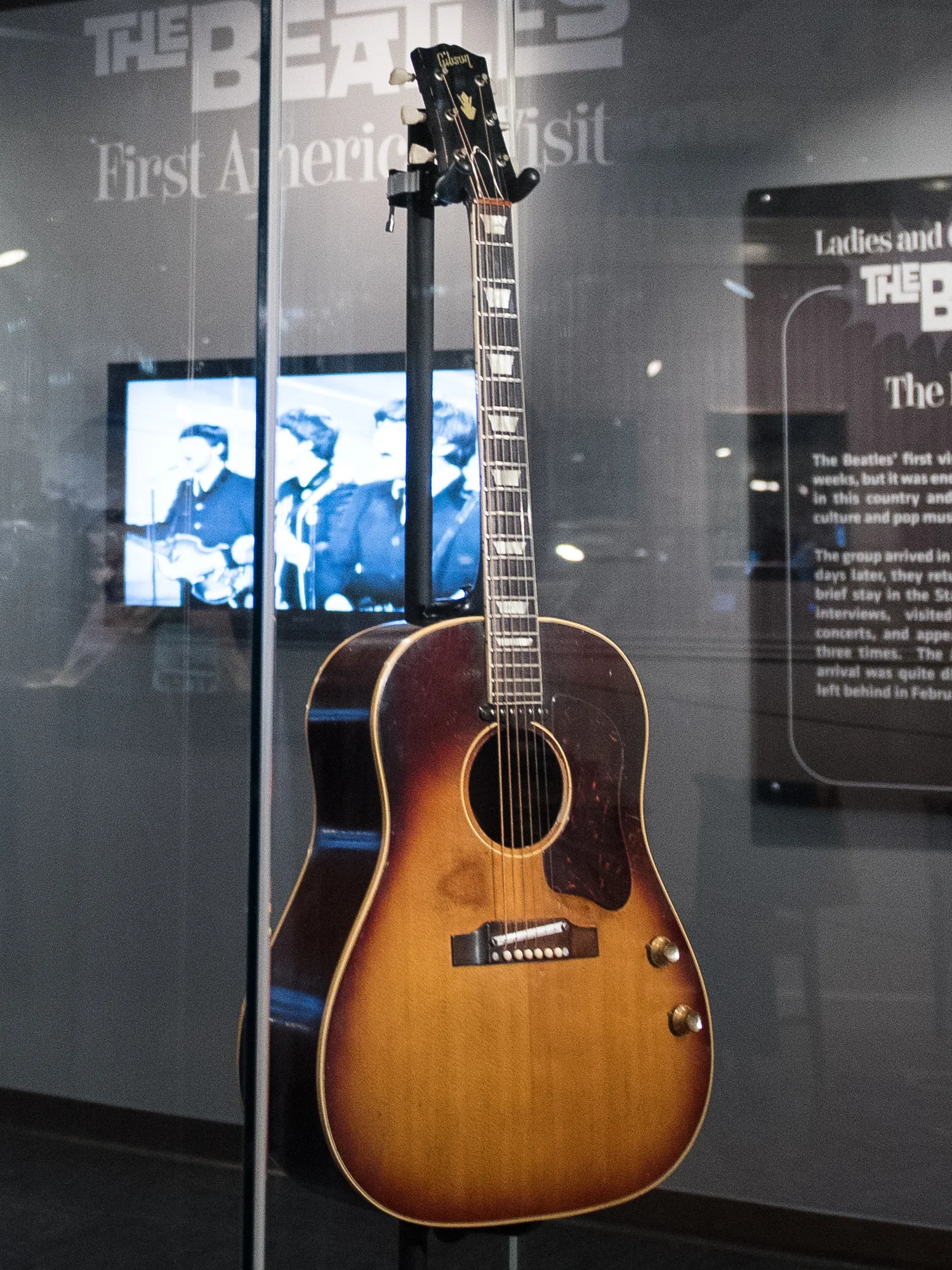 Gitar John Lennon ditemukan lagi © wikimedia.org