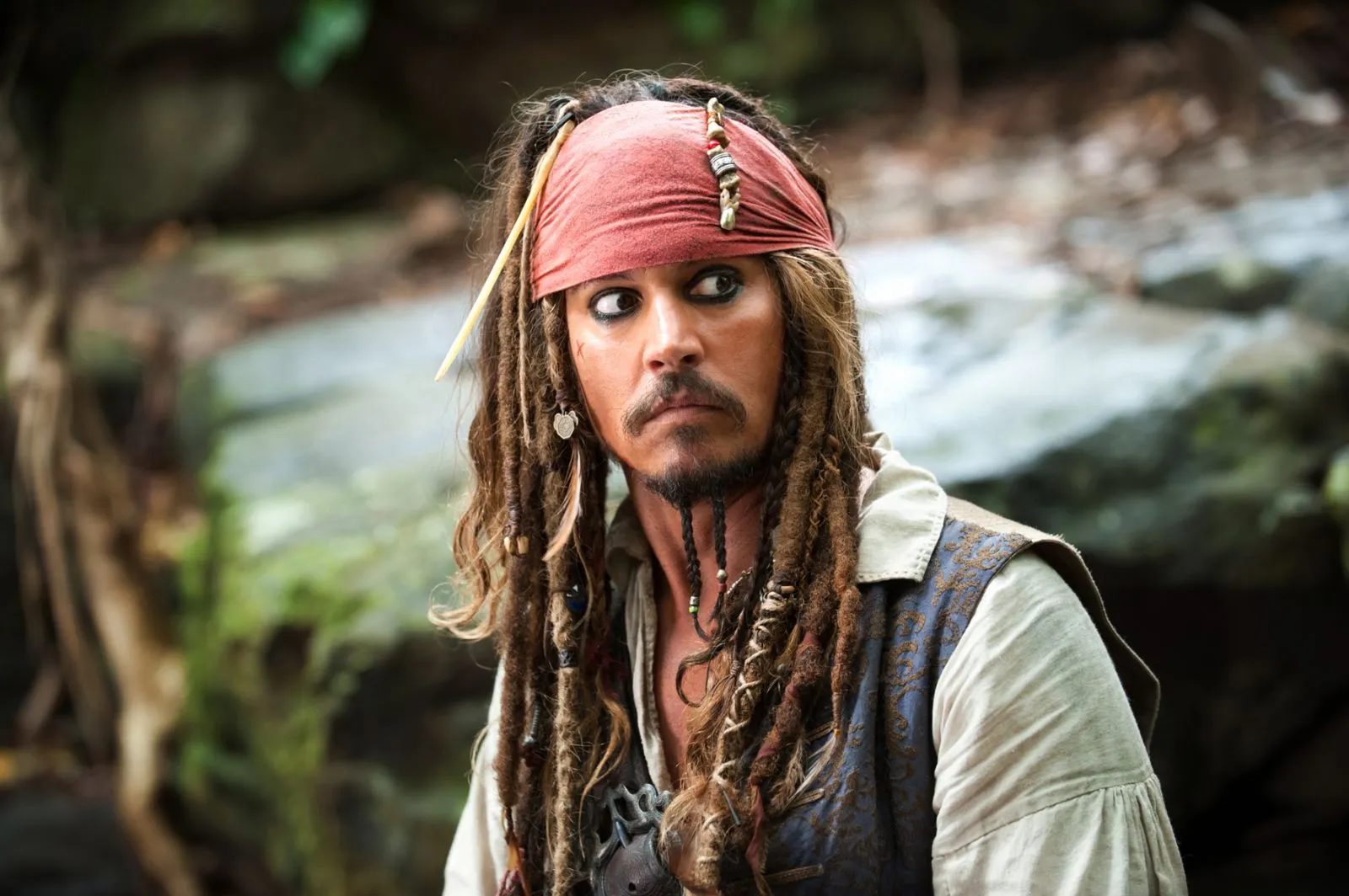 Akting Johnny Depp sebagai Jack Sparrow | Foto: Walt Disney Pictures