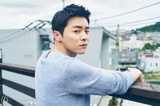 Jo Jung Suk akhirnya melakukan liburan yang pantas ke Islandia. © soompi.com