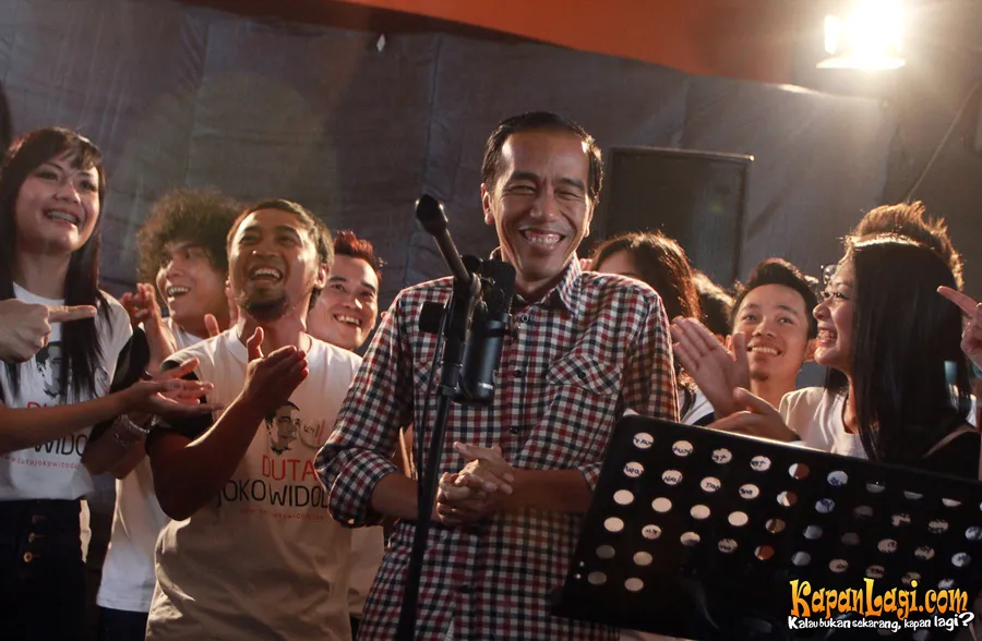 Selama ini Jokowi memang menjadi idola para selebritis ©Agus Apriyanto