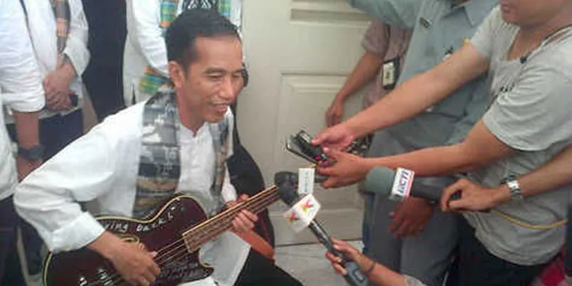 Jokowi Dan Bass Pemberian Bassi Metallica