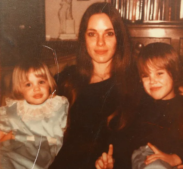 Marcheline di masa muda, Jolie banget kan? @ dailymail.co.uk