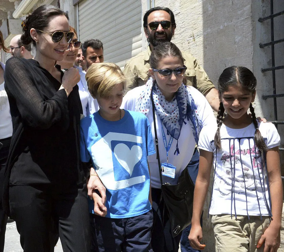 Jolie ajak serta Shiloh saat berkunjung ke Suriah @ dailymail.co.uk