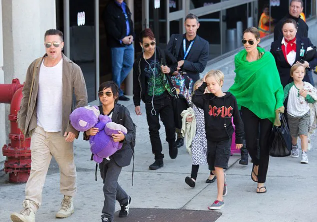 Jolie ingin Brad ada di dekat anak-anaknya saat perayaan Thanksgiving © dailymail.co.uk