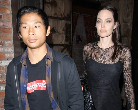 Jolie bersama Pax dinner di bistro yang menyediakan makanan Asia. via: News 24 hours
