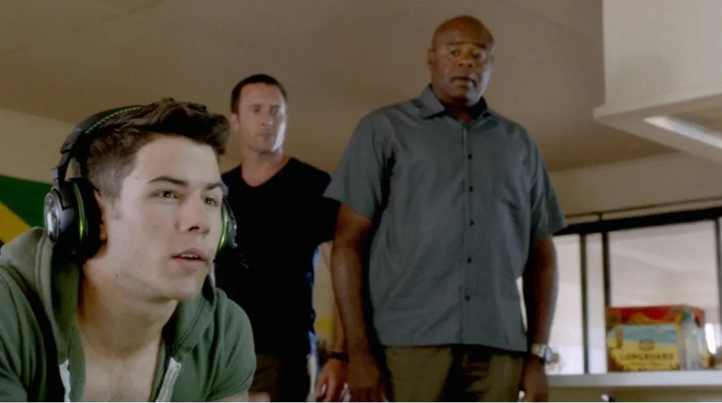Nick Jonas dalam HAWAII FIVE O Season 4