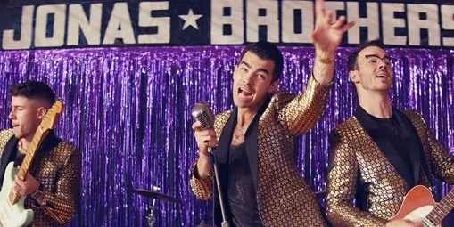 Jonas Brothers - What A Man Gotta Do dan Terjemahan