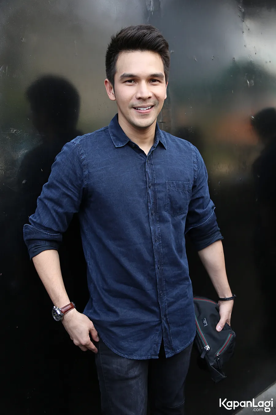 Ijonk menyerahkan istri untuk bahan produk baju anak © KapanLagi.com®/Agus Apriyanto