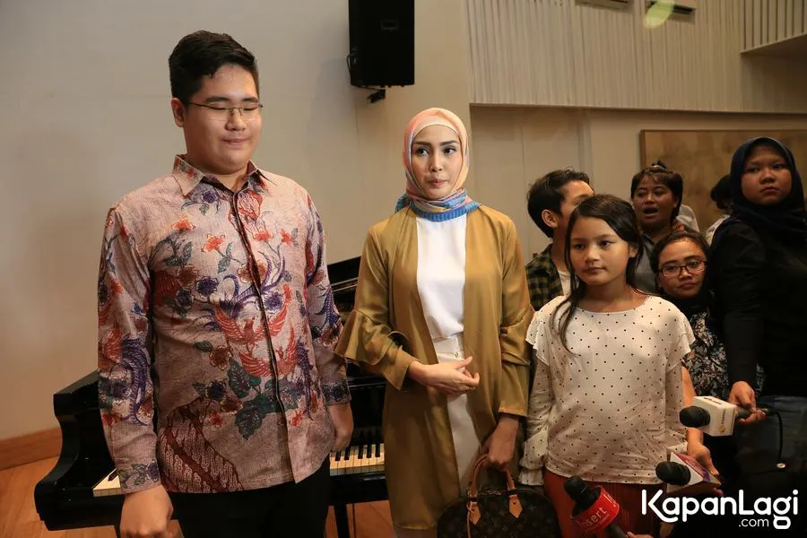Fenita mengungkap banyak perubahan yang ia alami semenjak memutuskan berhijab. cr: KapanLagi.com/Agus Apriyanto