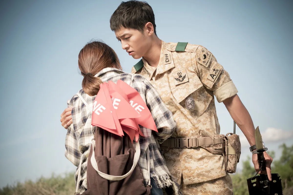 Song Joong Ki yang ternyata bukan pilihan utama untuk membintangi Descendants of The Sun. ©couch-kimchi.com