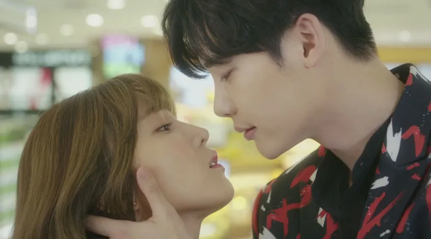 Lee Jong Suk di episode 7 'Seven First Kisses'. ©Lotte Duty Free