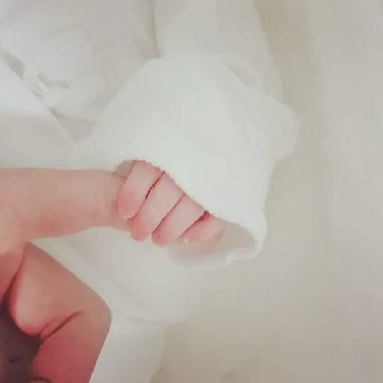 Foto yang diunggah oleh Joo Sang Wook untuk umumkan kelahiran putrinya © instagram.com/uks0718