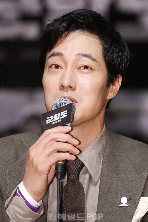 So Ji Sub bakal beradu akting bareng Song Joong Ki di BATTLESHIP ISLAND. © kpopherald.com