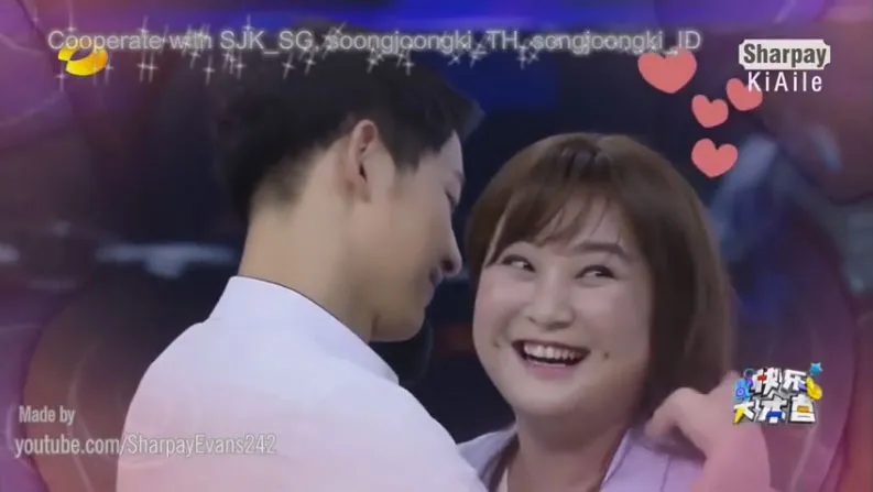 Song Joong Ki lakukan kembalia adegan Descendants of The Sun di Happy Camp. ©Youtube/harpay Evans 242