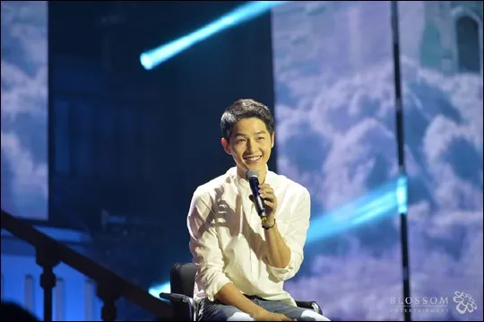 Song Joong Ki mengaku kalau ia bakal jadi manager Lee Kwang Soo seandainya tak jadi aktor. ©soompi.com