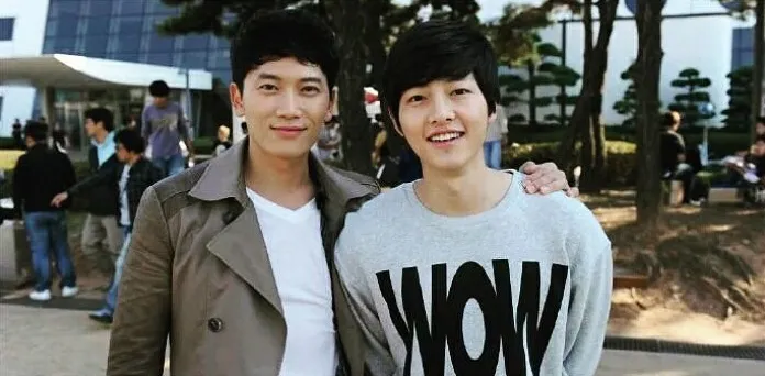 Foto lama Ji Sung dan Song Joong Ki © Naver