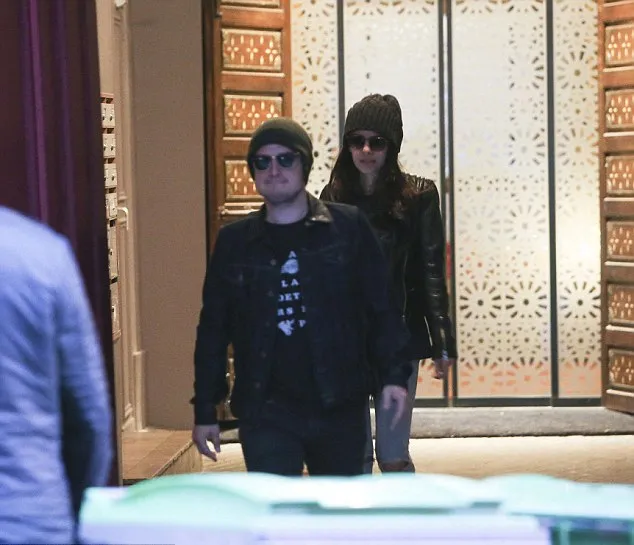 Josh dan Claudia @ dailymail.co.uk