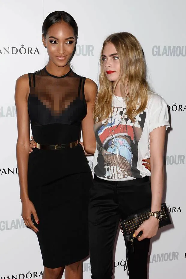Jourdan Dunn lebih tinggi daripada Cara Delevinge © independent.co.uk